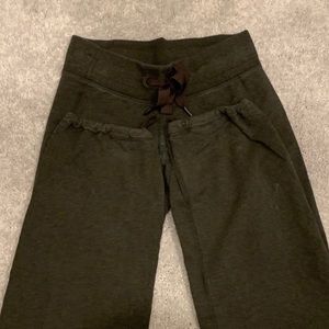 Army green sweatpants with drawstring cuffs